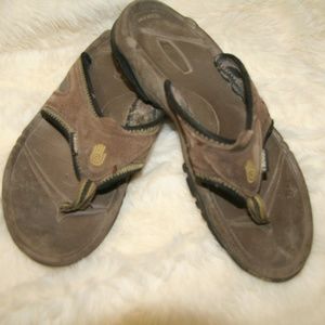 Teva size 9 brown flip flops sandals